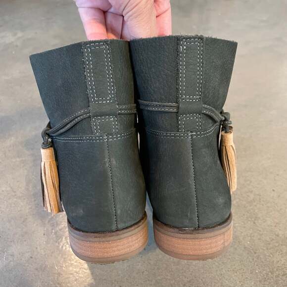 Lucky Brand Gloriana Leather suede Flat Low Tassel Ankle Bootie Dark Green 7.5 - Picture 4 of 11